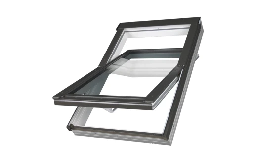 Claraboyas pivotantes modernas en tejado, aportan luz natural y ventilación con diseño duradero y elegante
