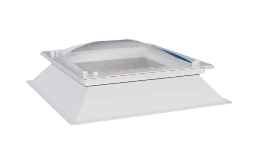 Claraboyas bivalva modernas en tejado, aportando luz natural y eficiencia energética en el hogar