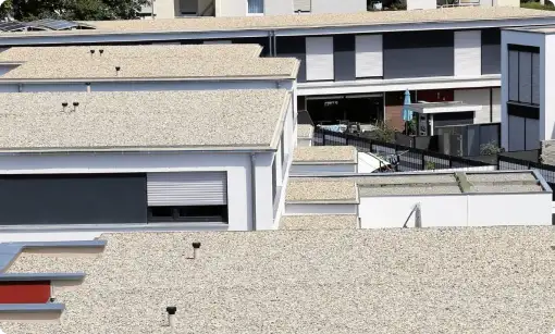 Cubiertas Planas modernas en vivienda residencial, diseño resistente y funcional para mayor durabilidad